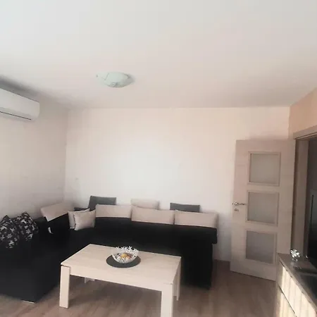 за гости 2 тракия плаза Shumen