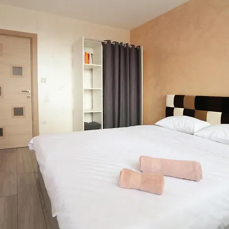 за гости 2 тракия плаза Шумен