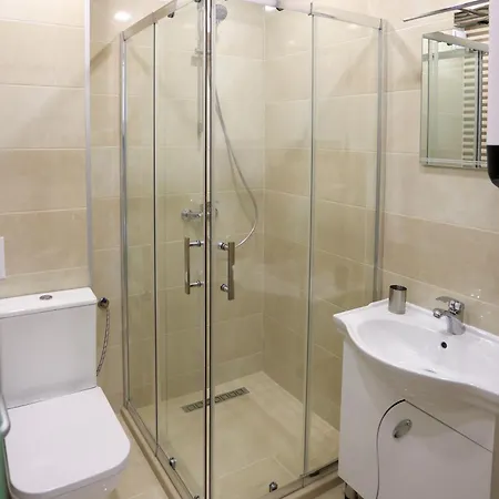 за гости 2 тракия плаза