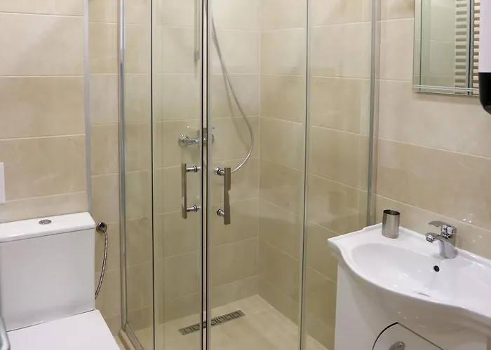 за гости 2 тракия плаза